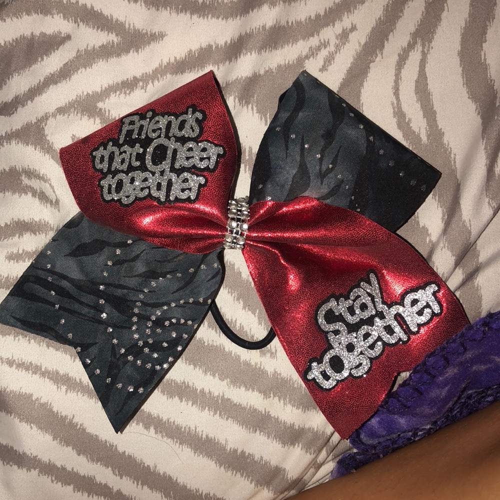 Cheer bow!